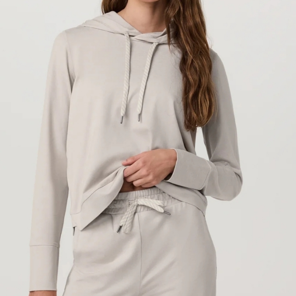 Vuori halo essential Hoodie ecru heather NWT medium